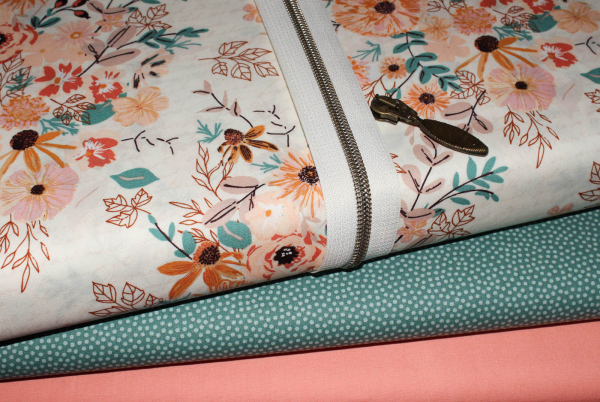 Designerbaumwollstoff Flowers vanille  (10 cm)